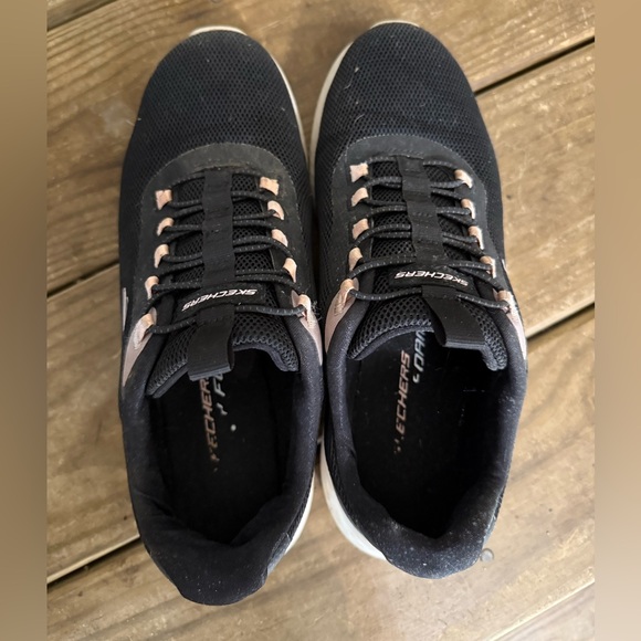 Skechers Black Sneakers with Pink Highlights - Picture 1 of 5